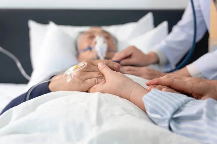 Czego najbardziej żałują umierający? Poruszające cytaty na ten temat